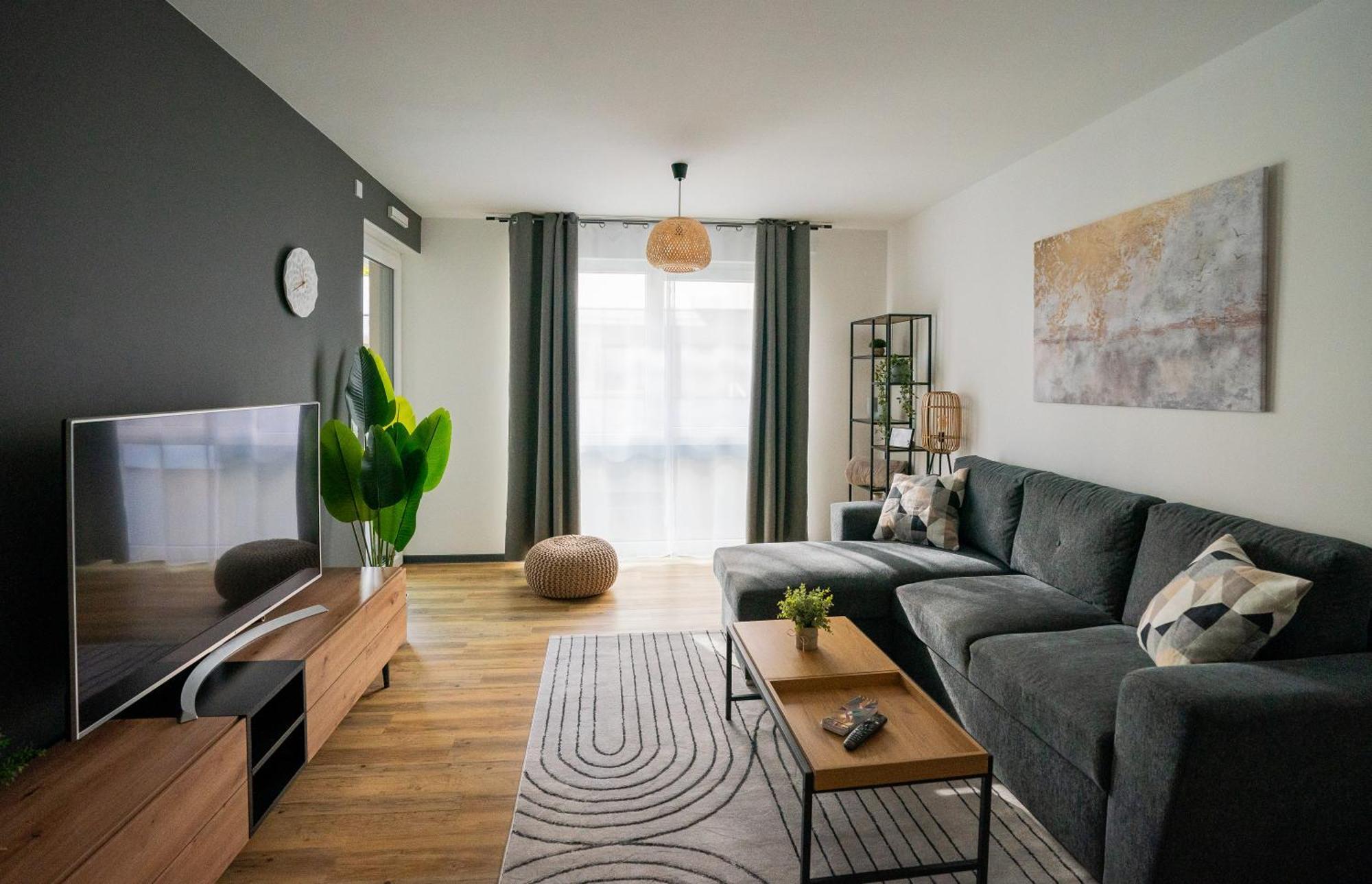 Reitz - Apartment I Zentrale Lage I Stellplatz I 55Qm I 2 Zimmer I Kueche I Bad I Terrasse Bad Hersfeld Kültér fotó
