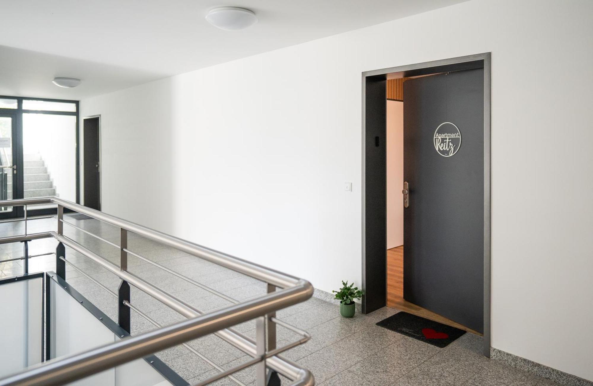Reitz - Apartment I Zentrale Lage I Stellplatz I 55Qm I 2 Zimmer I Kueche I Bad I Terrasse Bad Hersfeld Kültér fotó