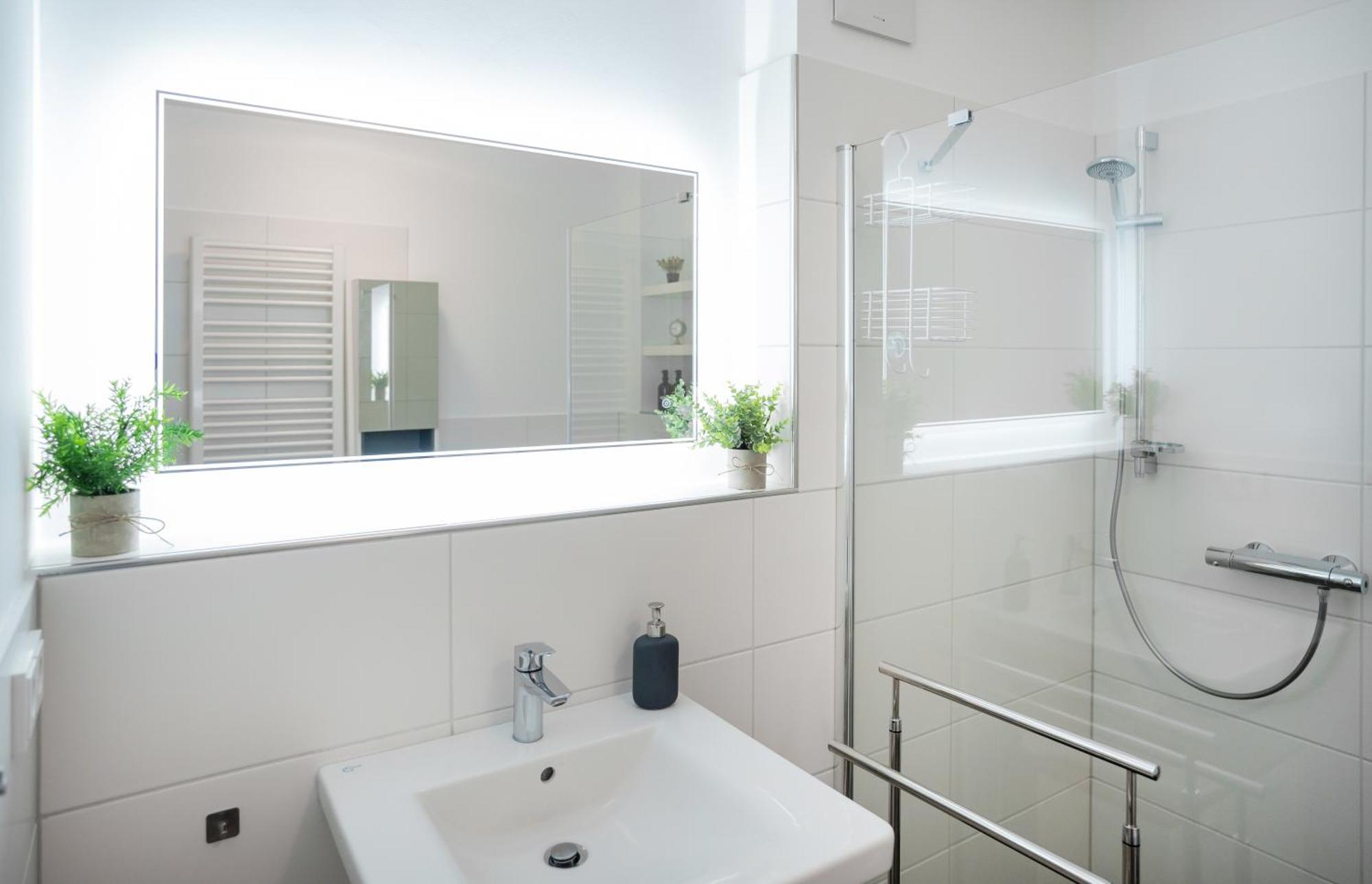 Reitz - Apartment I Zentrale Lage I Stellplatz I 55Qm I 2 Zimmer I Kueche I Bad I Terrasse Bad Hersfeld Kültér fotó